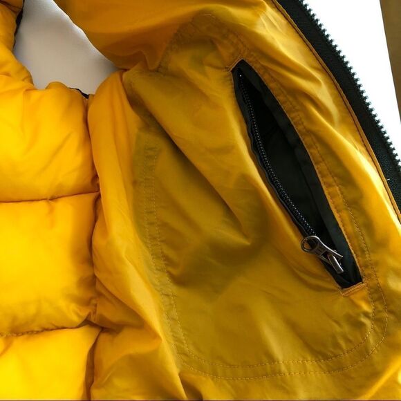 Gap Kids Puffer Vest - Picture 5 of 7